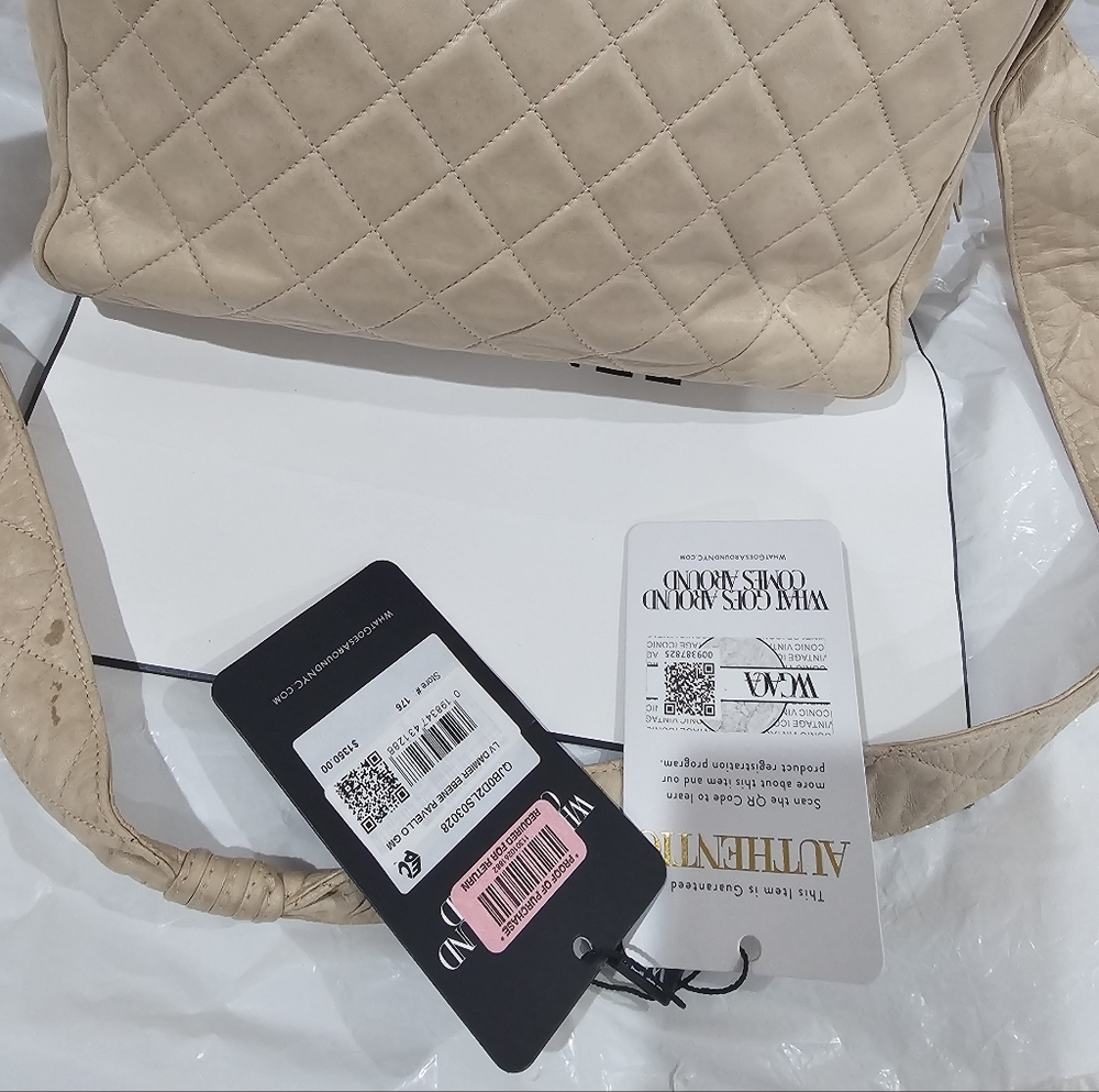 CHANEL 1994 VINTAGELIGHT BEIGE LAMBSKINLARGE CAMERA CASEMESSENGER BAG. - Picture 14 of 17